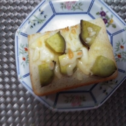 昨日作ったレモン煮で
朝食にしました♪
あまじょぱくて
美味しかったです(+_+)